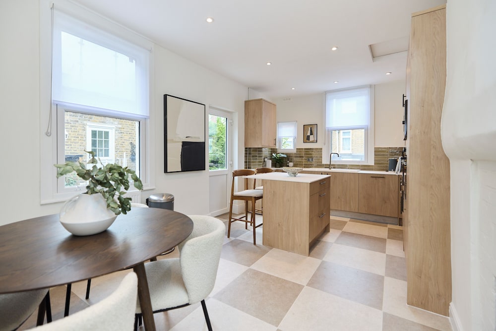 The Earlsfield Flat