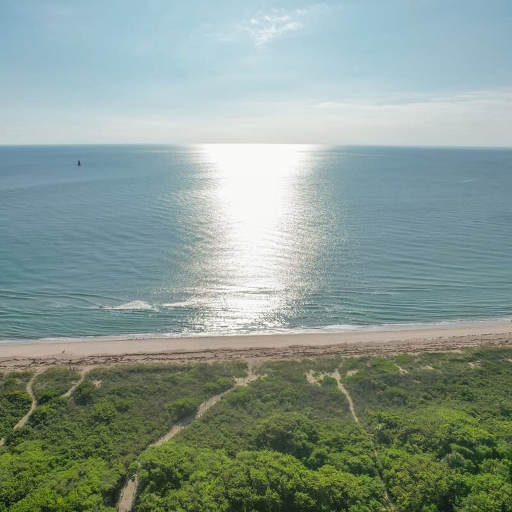 Clean Spacious Waterfront 2bd 2ba Sleeps 8 view 4