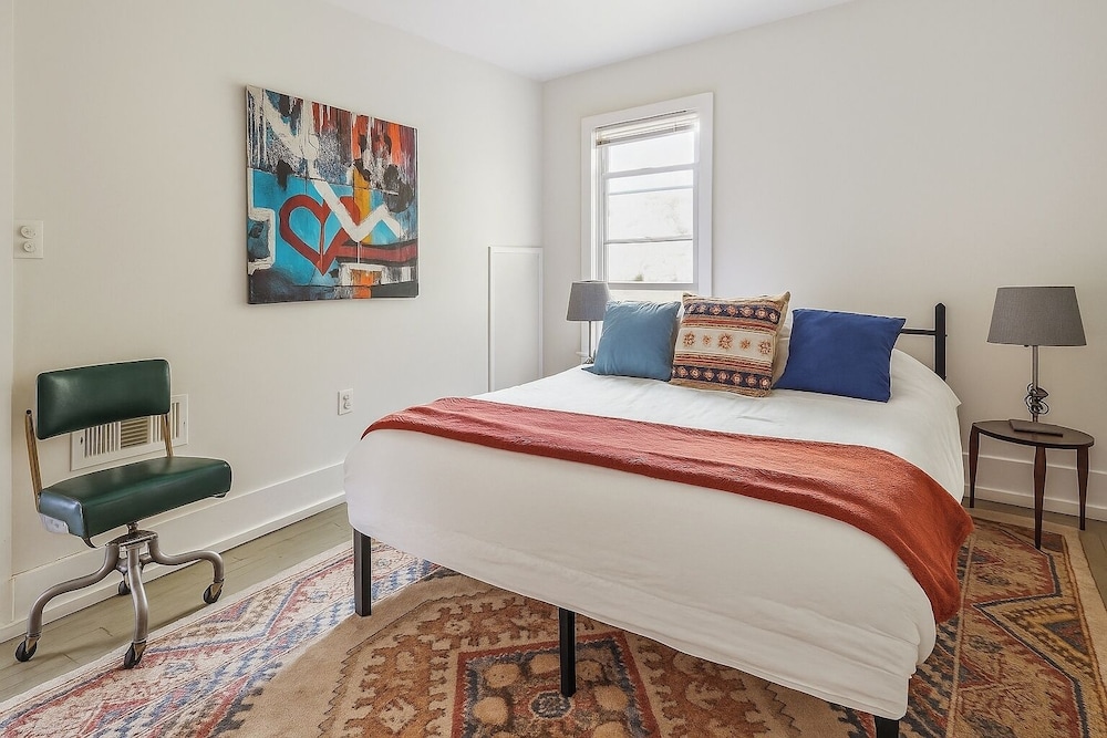 Detroit 6BR House Wifi, Parking, Pet Friendly