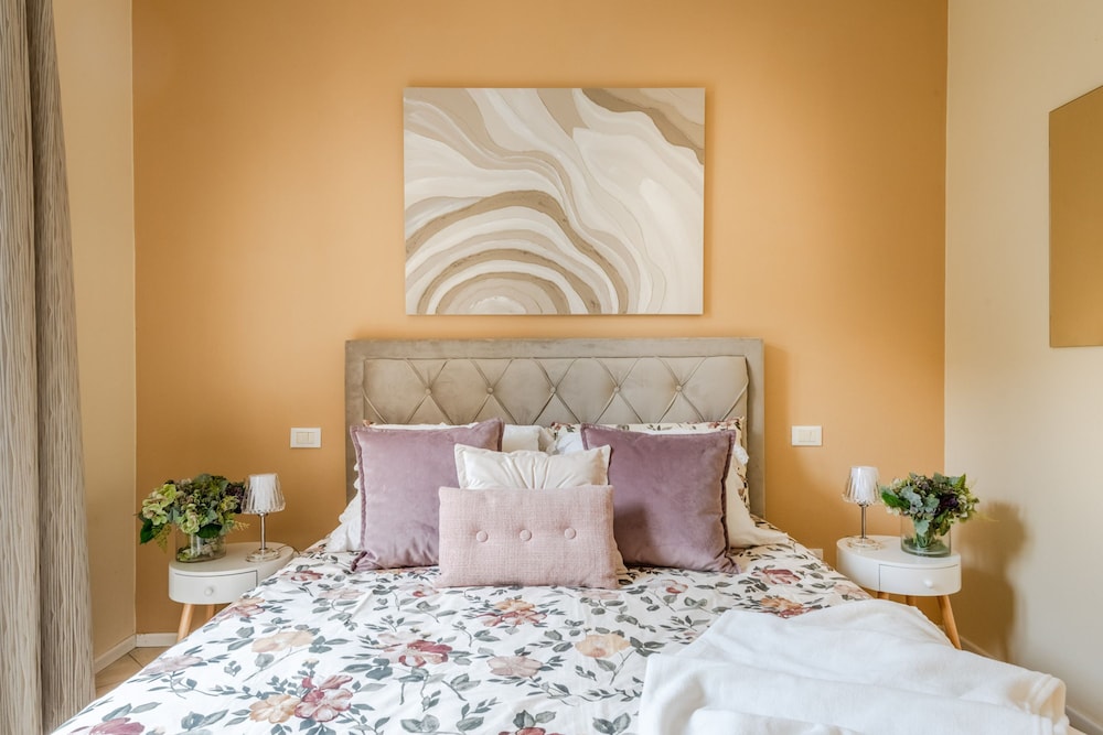 Casa Ambra in Lucca With 1 Bedrooms and 1 Bathrooms