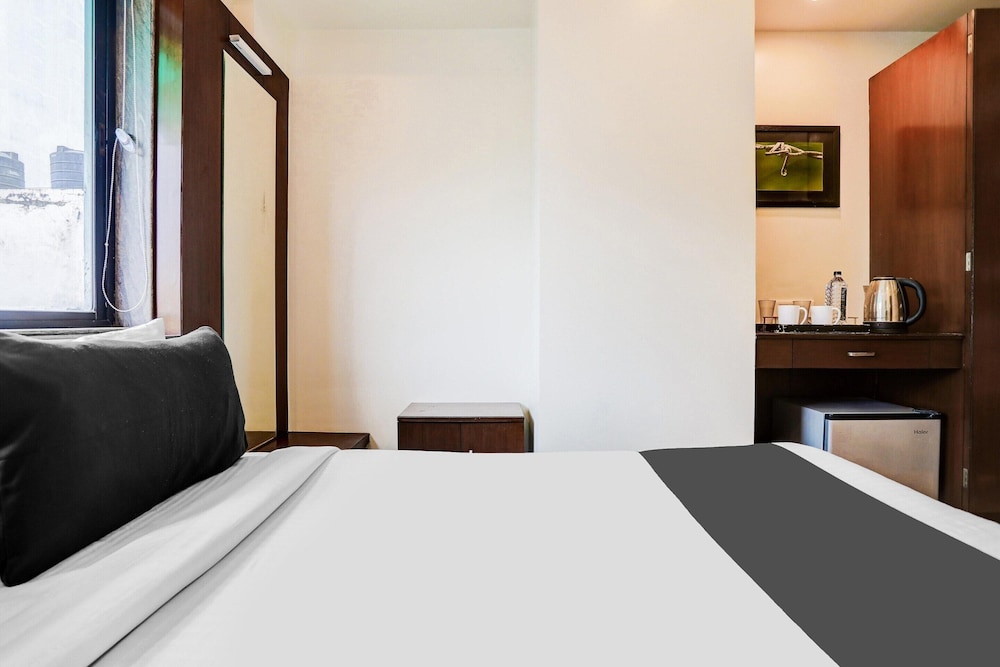 Blissful Stays at Ramdaspeth Downtown