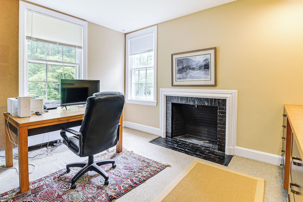 16 Mi to Baltimore: Spacious Home in Owings Mills!