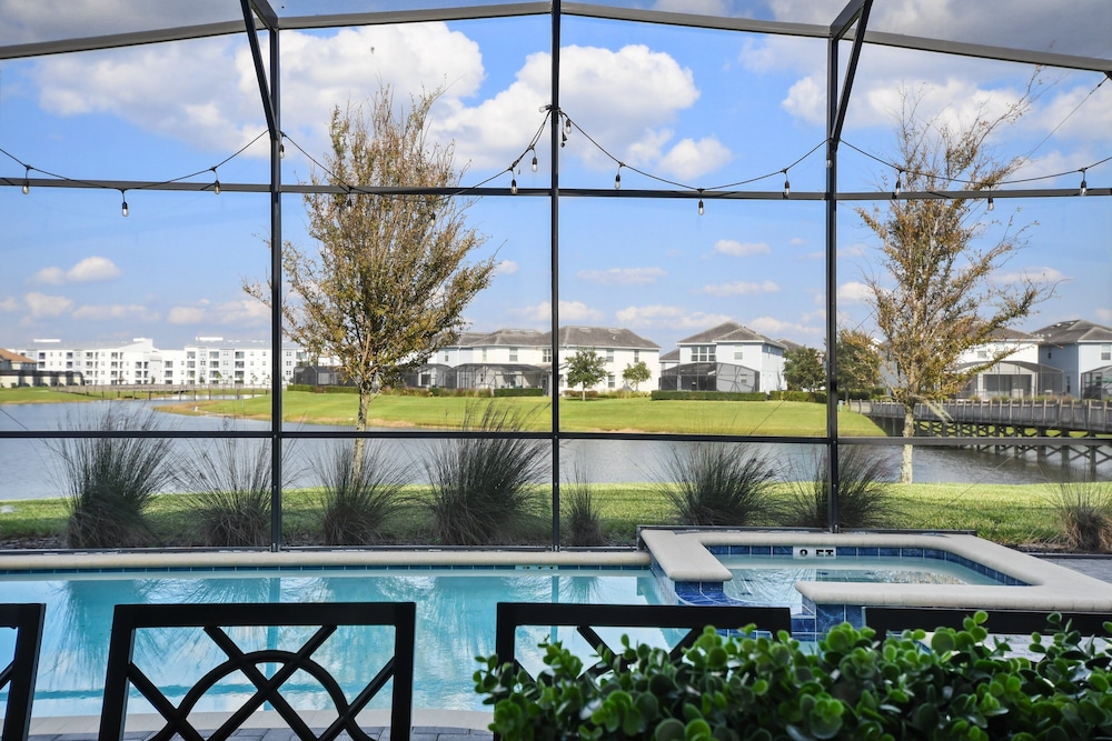 Epic Family Getaway: Themed Villa Near Disney !