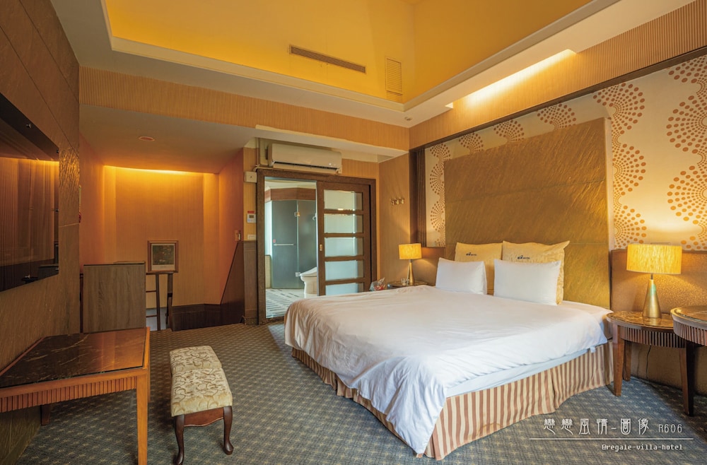 Regale Villa Hotel