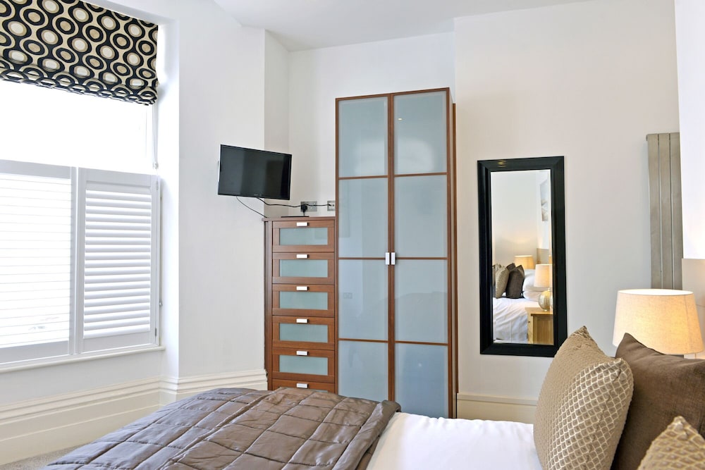 Gresham House 1-bed view 2
