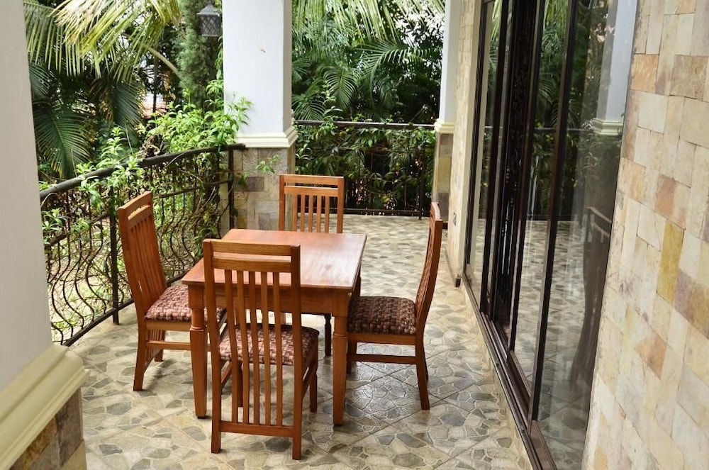 Kizungu Inn view 3