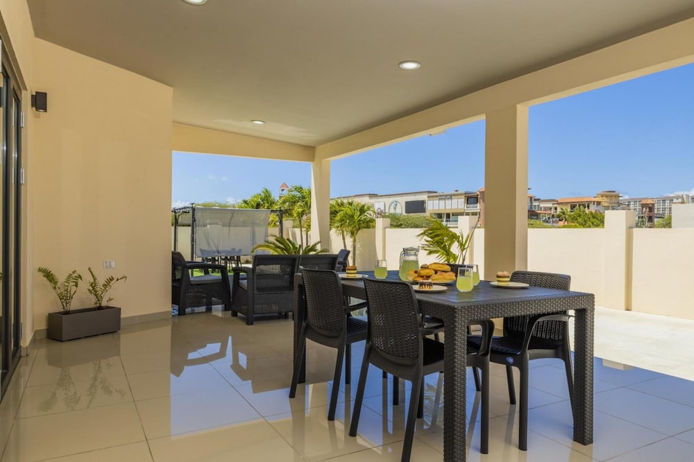 NEW 4br4ba Villa Across of Palmbeach w Pvt Pool