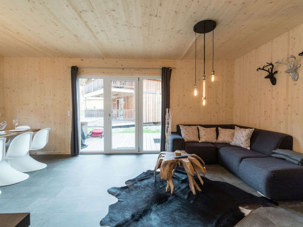 Cosy Chalet With hot tub