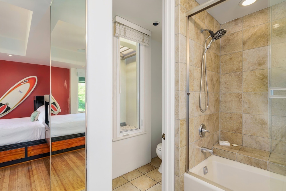 Tropical Paradise in Luxurious 1br, 2ba Ground Floor Unit, Garden View, Palms 801