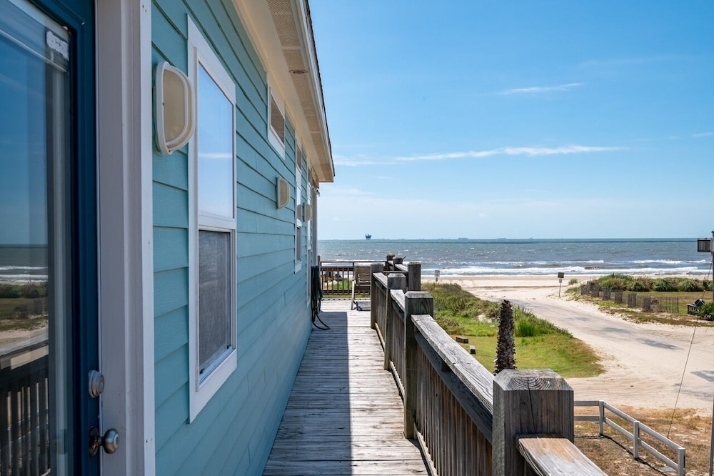 Chillax Inn 3 Bedroom Home by RedAwning
