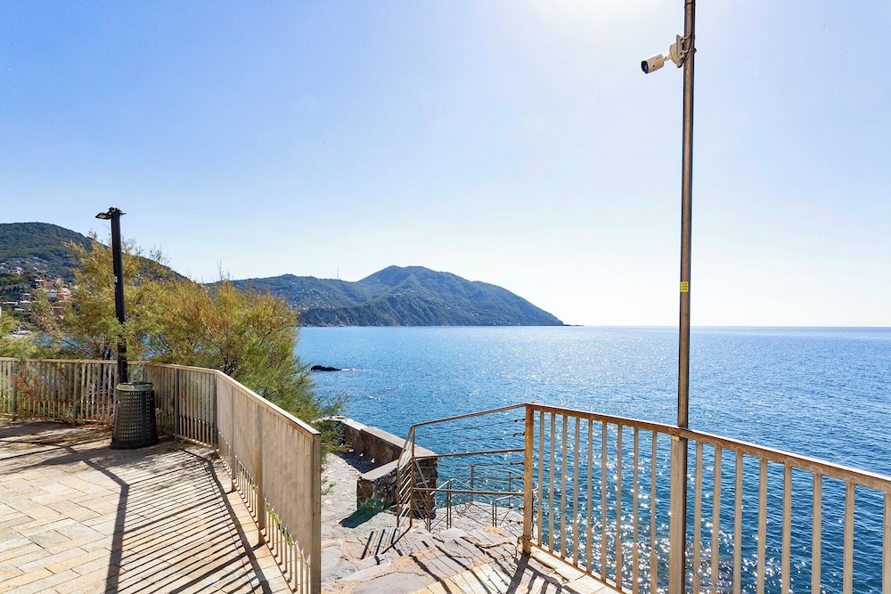 Yellow Suite sul Lungomare di Recco