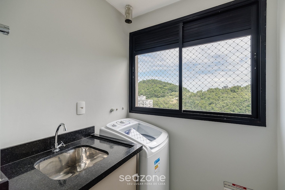 2BR apt w/ BBQ 750m From Beach Rvn2003