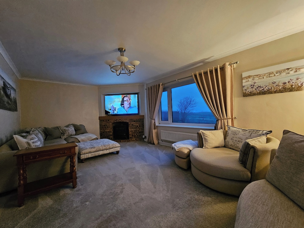 Seaside Bliss Retreat - 5 Bedroom House