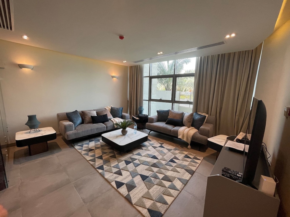 Best Townhouse On Jcv 4 Bedrooms With Jacuzzi
