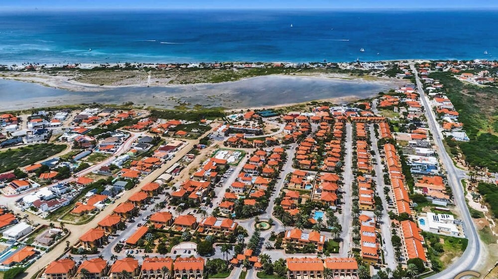 2br2ba Townhome With Pools GYM Gold Coast