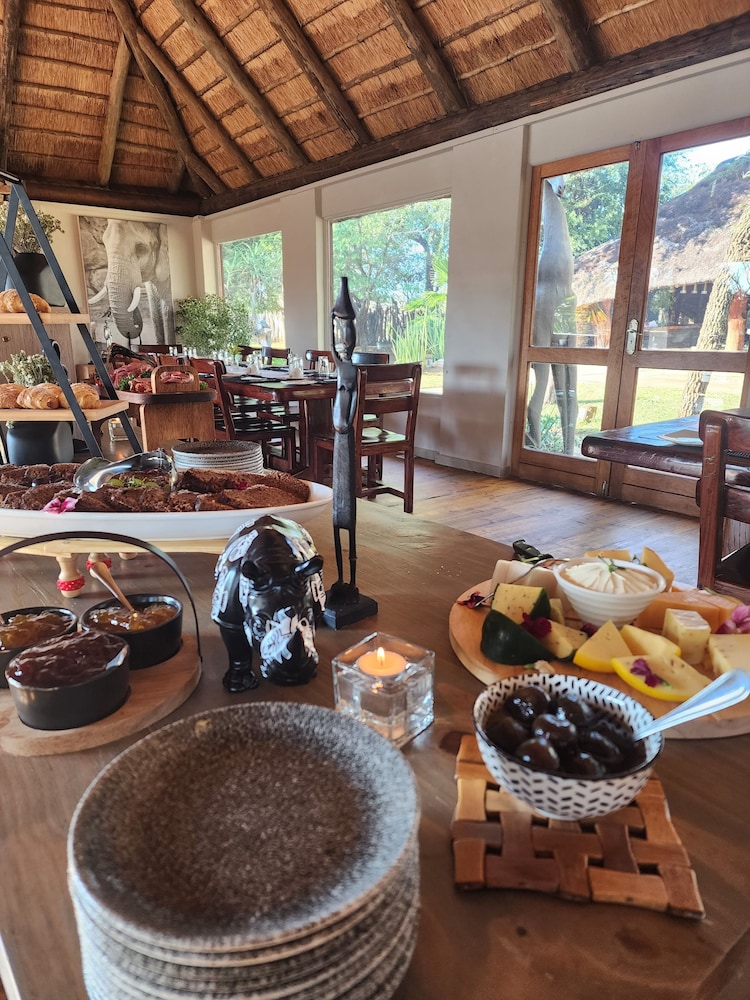 Karongwe - River Safari Lodge