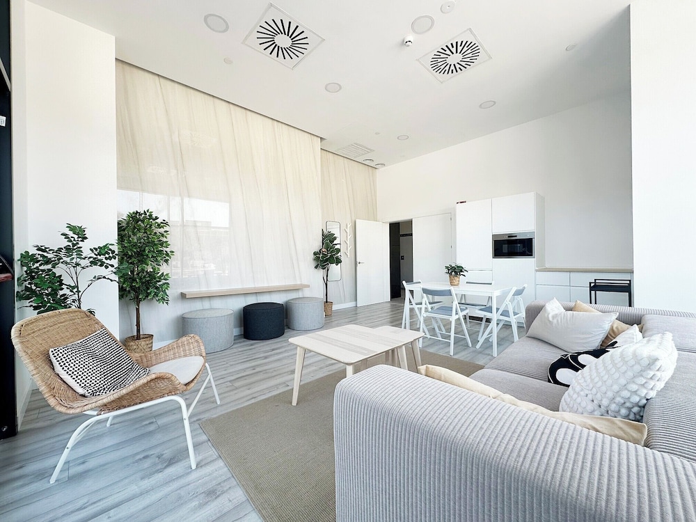 Modern Apartment With Views Urban Sky 26ke