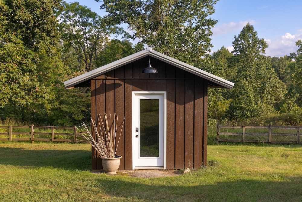 Amber Lodge by Avantstay Pool, Firepit, Sauna view 3
