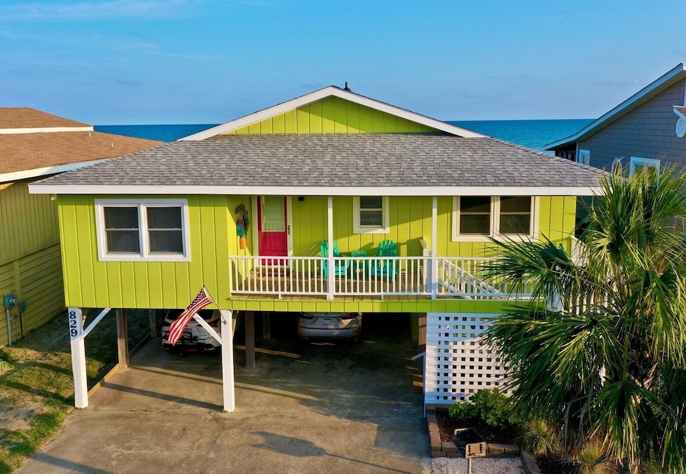 When Pigs Fly 4 Bedroom Home by RedAwning