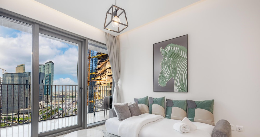 LUX The Business Bay Executive Suite