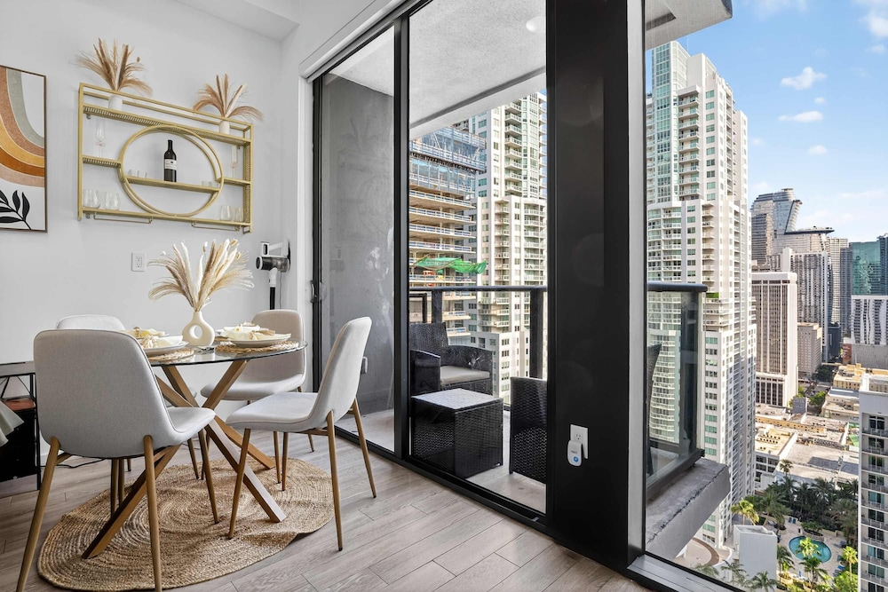 CBD Luxepad Penthouse Studio 1 King Bed Gorgeous Bay Views Pool Hottub Gym Restaurants