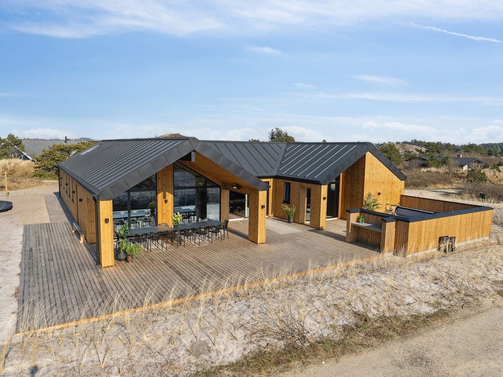 5 Star Holiday Home in Henne Beach