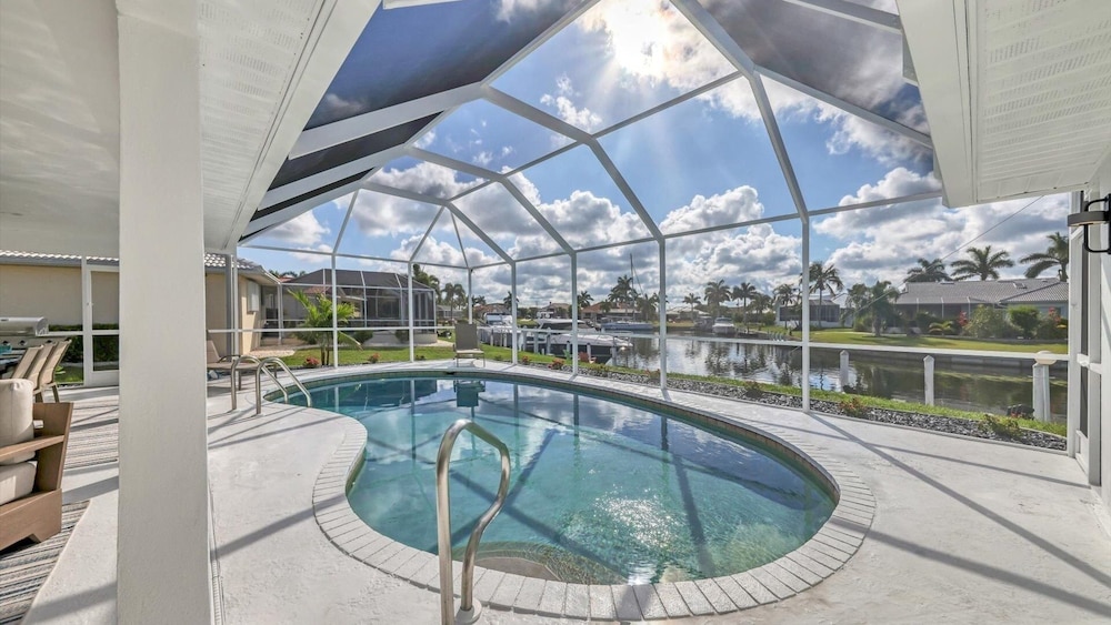 Bird Section Punta Gorda Isles, Dog Friendly, Canal, Kayaks 3 Bedroom Home
