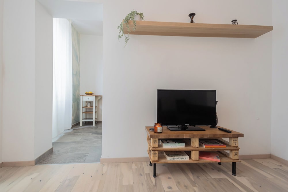 Old Court Hideaway by Rent all Como
