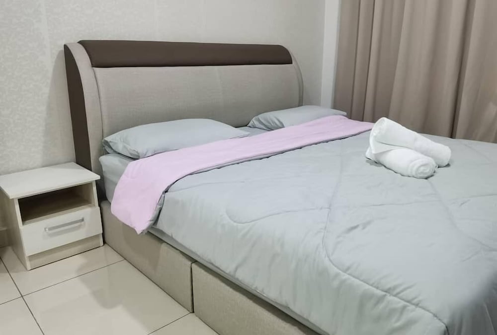 Woodsbury Suite by Homez Suite photo 7