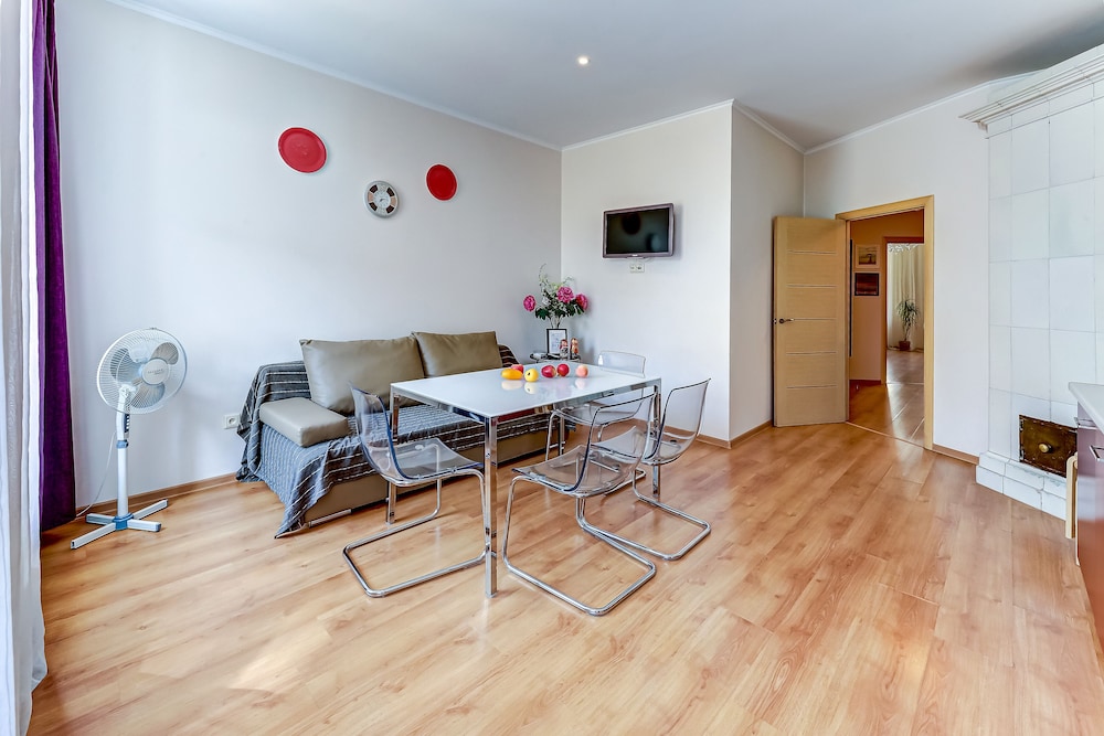 Home4day Central Apartment on Nevsky Prospekt