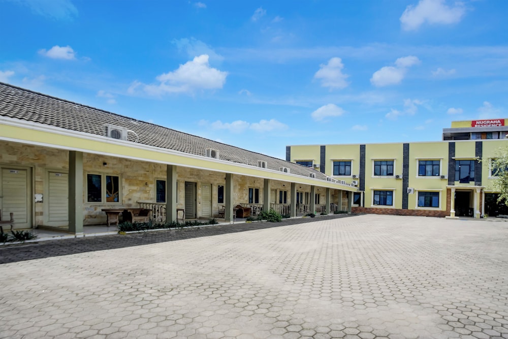 Hotel O near Universitas Widya Dharma