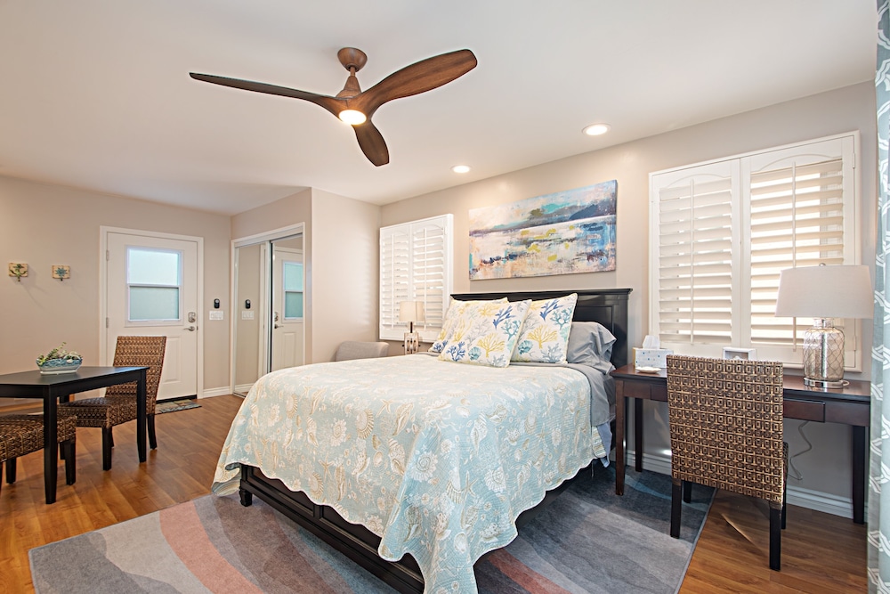 Huntington Beach Studio Blocks To The Beach And Downtown Studio Bedroom Apts by RedAwning view 2