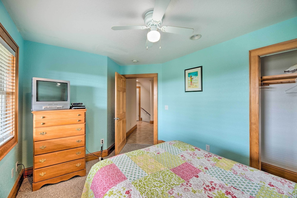 Quiet Hatteras Duplex With Decks ~ 1 Mile to Beach