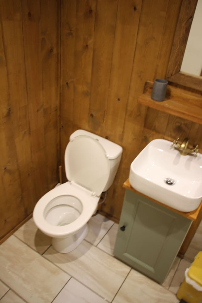 Hayne Barn Estate - Private Estate : 6 Eco Lodges - 1 Studio