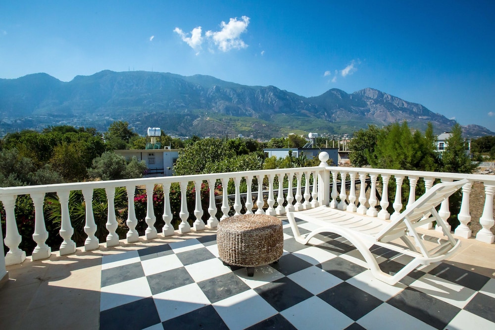 Villa - Sleeps 14 - Private Pool - Cinema Room