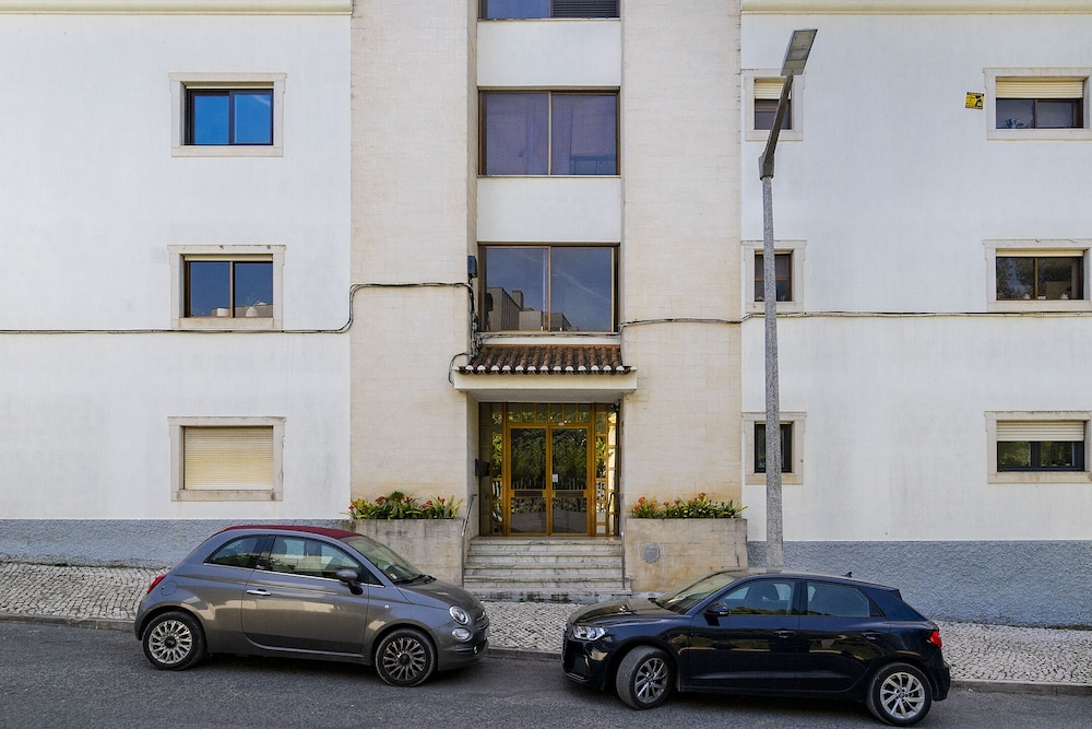 Stylish Sunny Penthouse Near Cascais Center & Greenspace
