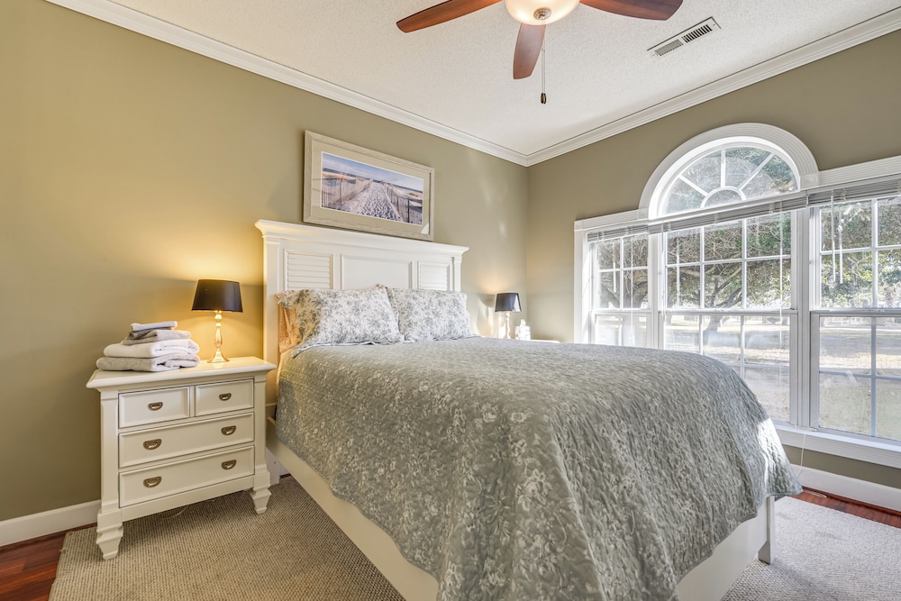 2 Mi to Broadway at the Beach: Condo w/ Pool!