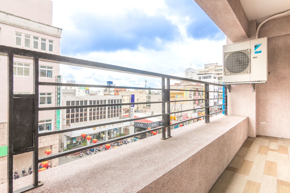 Jhongshan Building B&B