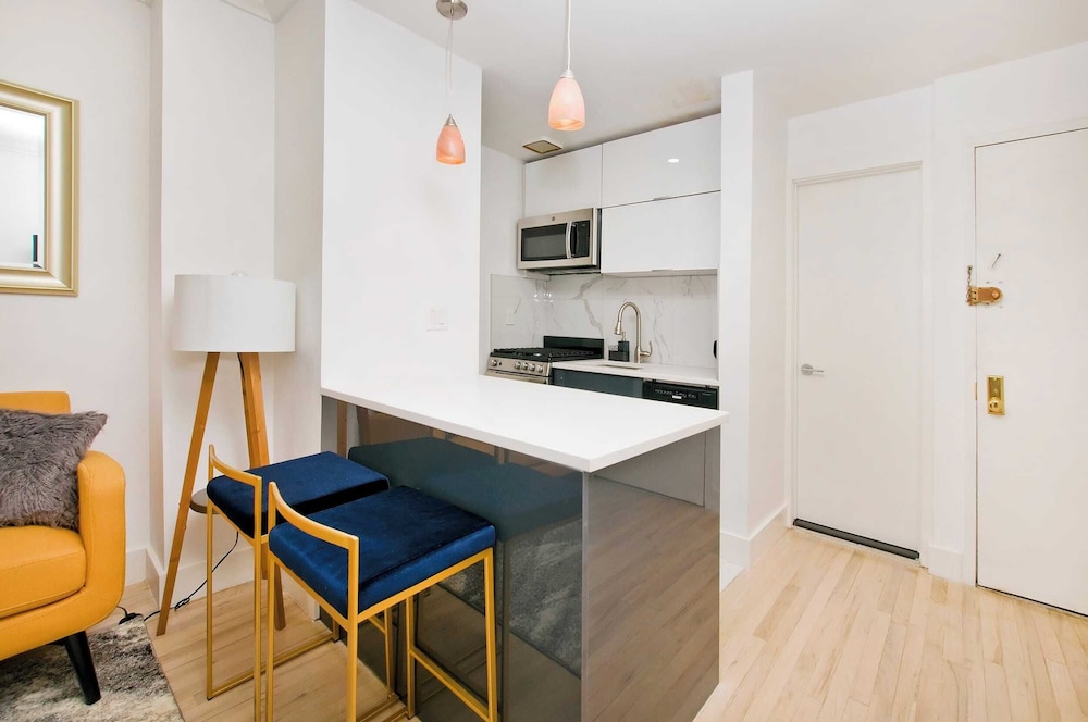 1597 New York Apt