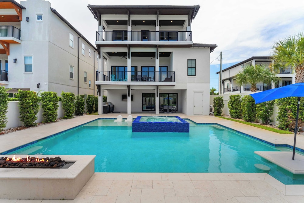 Walk to Beach + Pool, Hot Tub & Game Room 30A Ohana Grande by Avantstay
