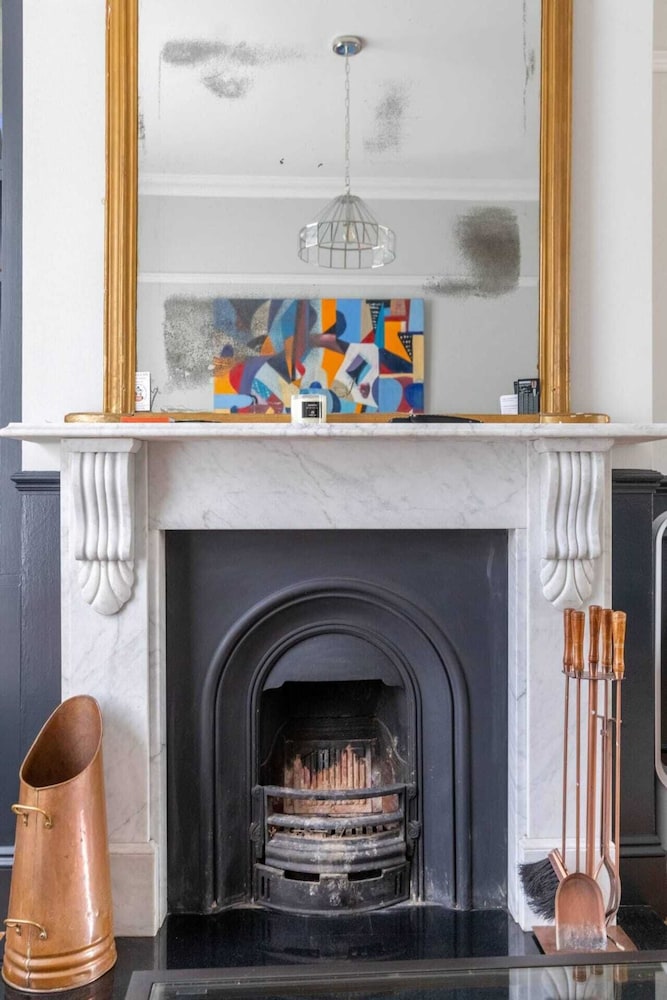 Stylish 2 Bedroom Home in Islington With Garden