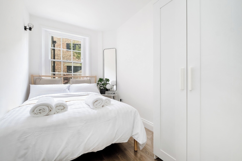 Luxury 4 Bedroom House in Central London
