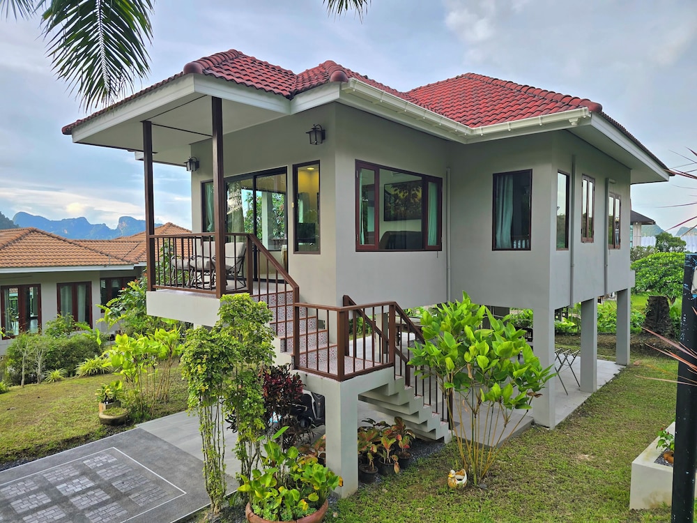 Krabi Green Hill Pool Villas