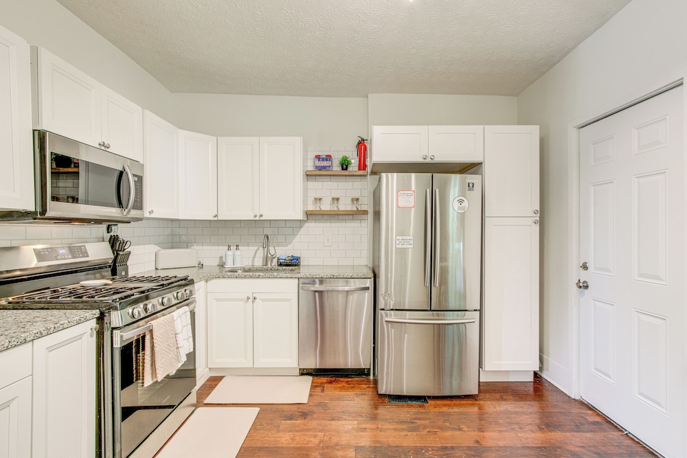6 Mi to Ohio State: Walkable Home in S Columbus!