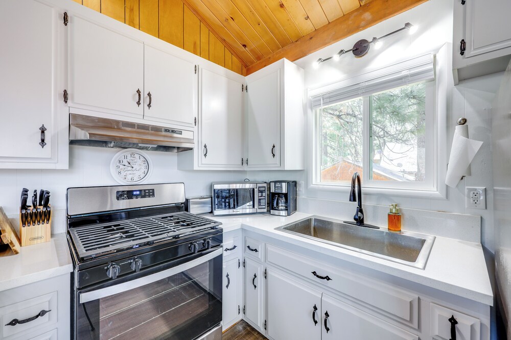 Close to Skiing & Lake: Big Bear Mountain Getaway
