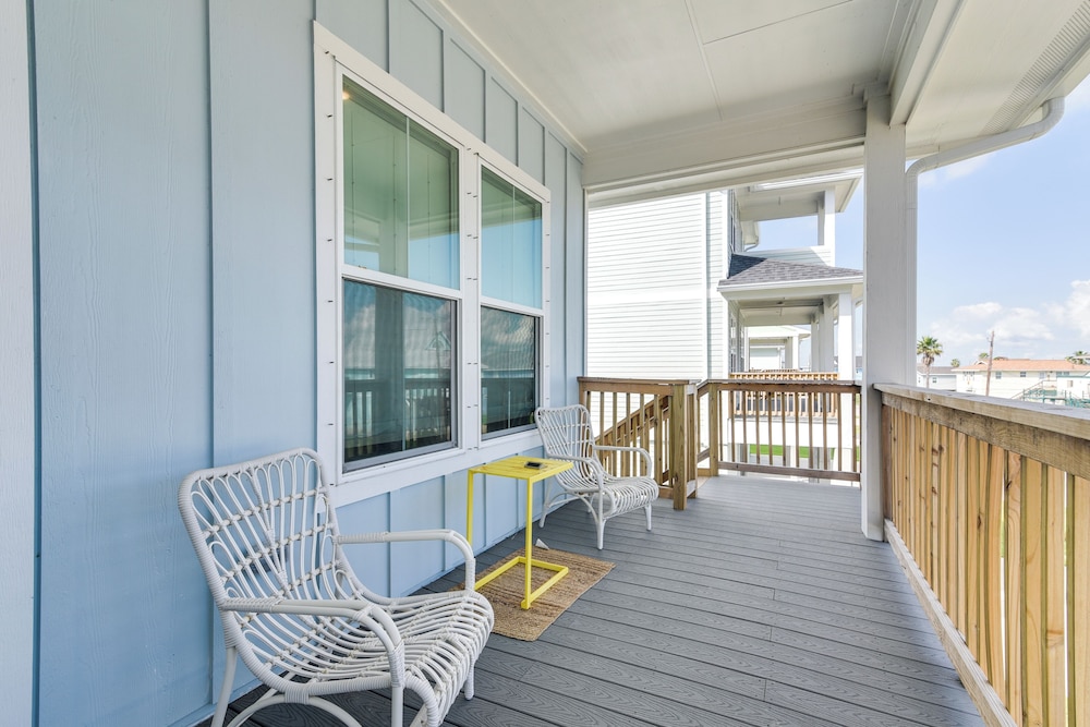 Near Terramar Beach: Home w/ Patio in Galveston