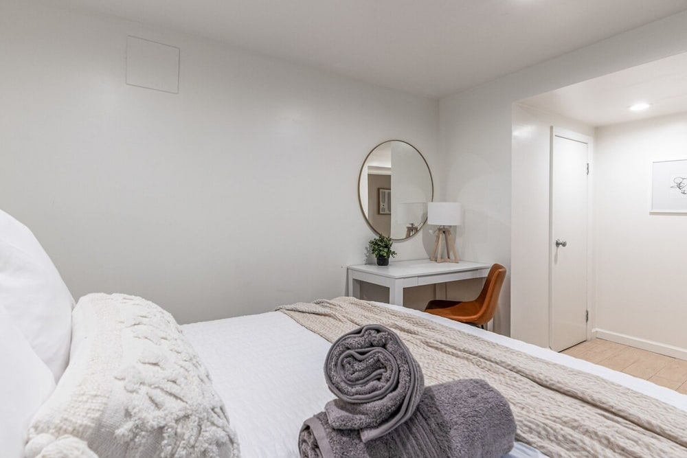 Adelphi I 3BR Ft Greene w Backyard Patio Porch