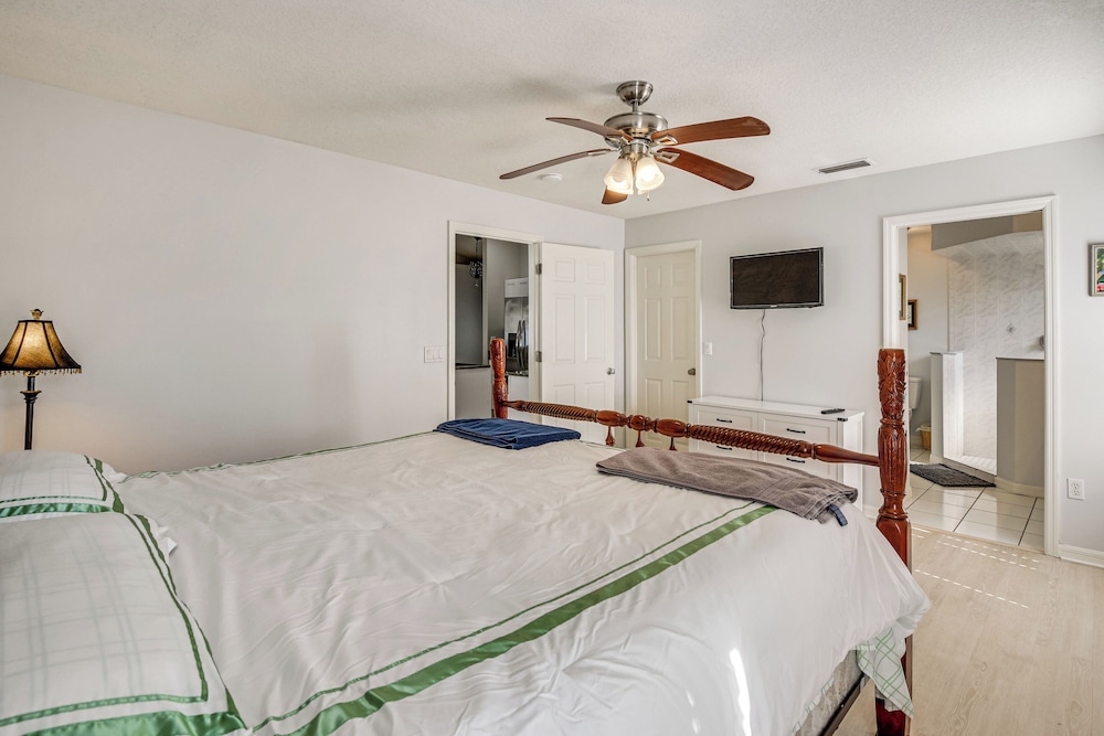 Pet-friendly Palm Coast Home: 8 Mi to Beach!