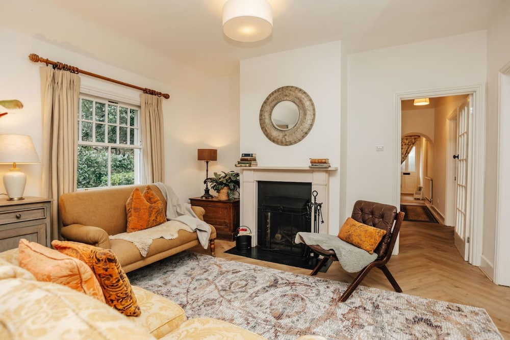 Badgemore Cottage - From 250 Per Night