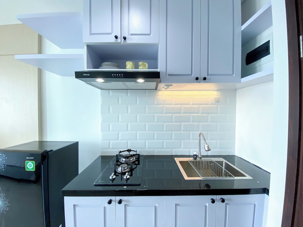 White Toned Style Studio At Lrt City Bekasi Apartment